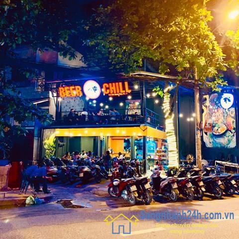 Sang nhanh quán ốc Chill Beer 2 mặt tiền đang kinh doanh, trung tâm dân cư đông đúc, nằm giữa Hoàng Sa và Trần Văn Đang - Quận 3. 