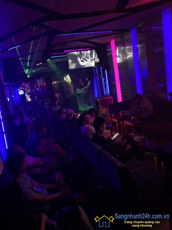 Sang quán cafe