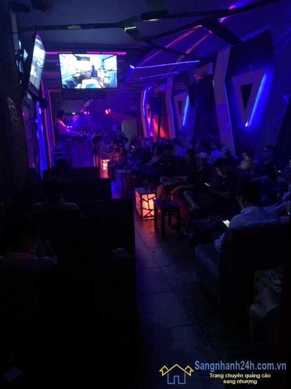 Sang quán cafe