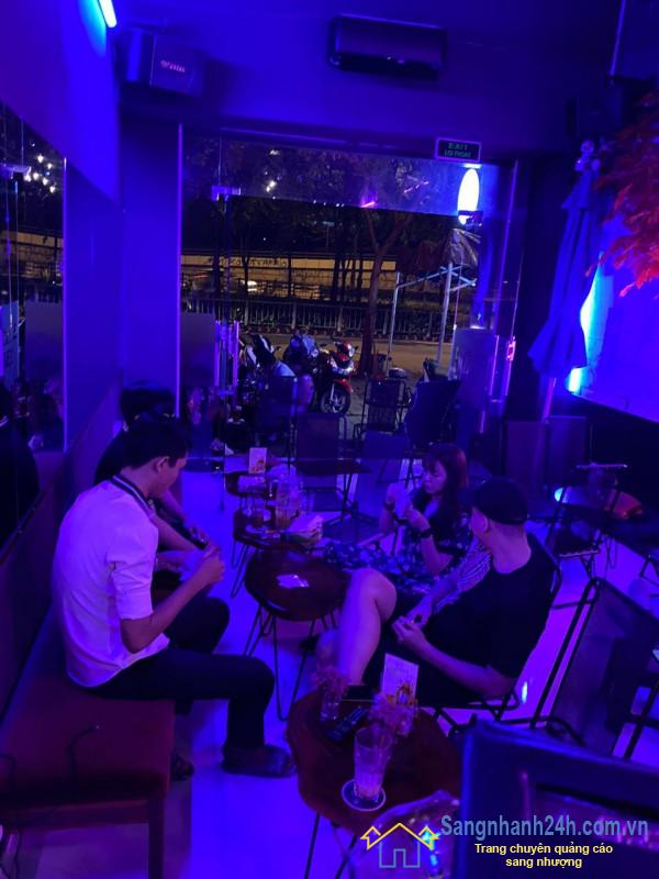 Sang quán cafe