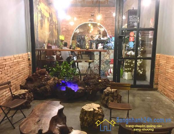 Sang nhanh quán cafe nằm trong khu làng café Thủ Đức, trục đường lớn, đông người qua lại, gần trường THPT và nhiều trường Đại Học, Cao Đẳng.