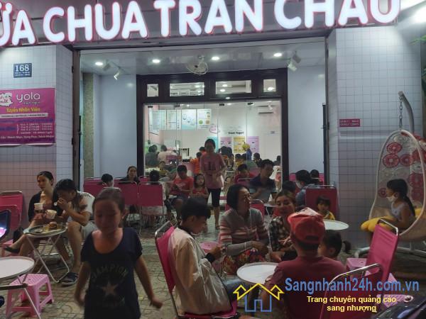 Sang quán sữa chua trân châu nằm mặt tiền đường, khu dân cư đông đúc, trung tâm quận Bình Tân.