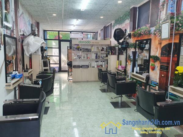 Sang nhanh salon tóc giá rẻ, nằm mặt tiền đường Xô Viết Nghệ Tĩnh.