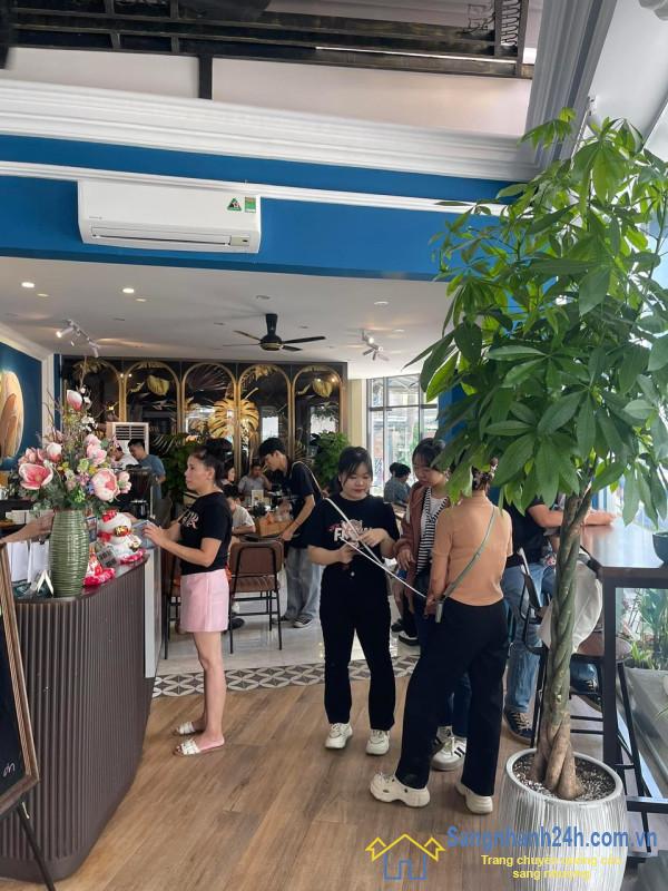 Sang quán cafe