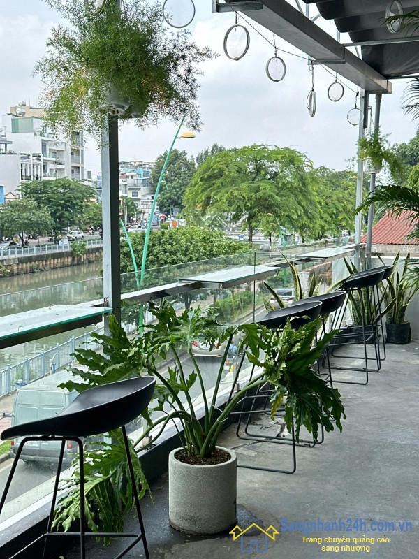Sang quán cafe