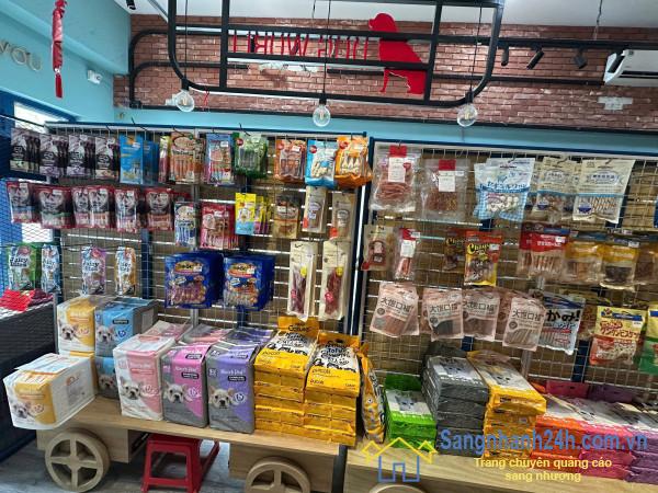 Sang cửa hàng thú nuôi