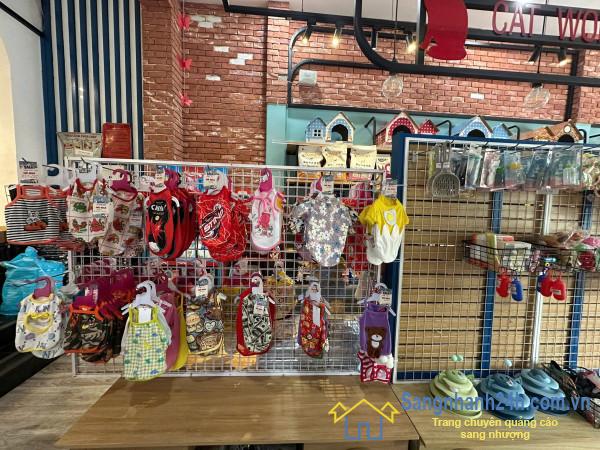 Sang cửa hàng thú nuôi