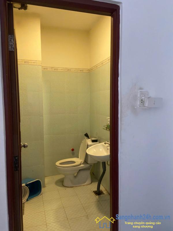 Sang cửa hàng thú nuôi