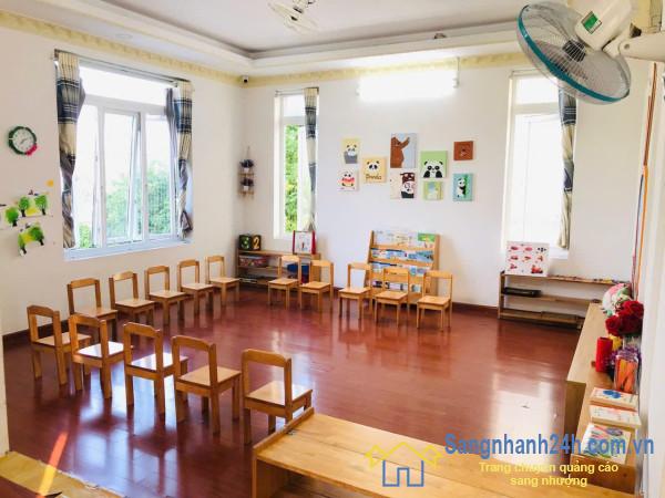 Sang trường mầm non