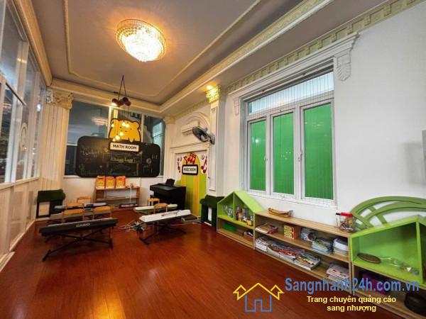 Sang trường mầm non